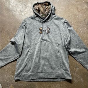 XL gray & camo Under Armour hoodie